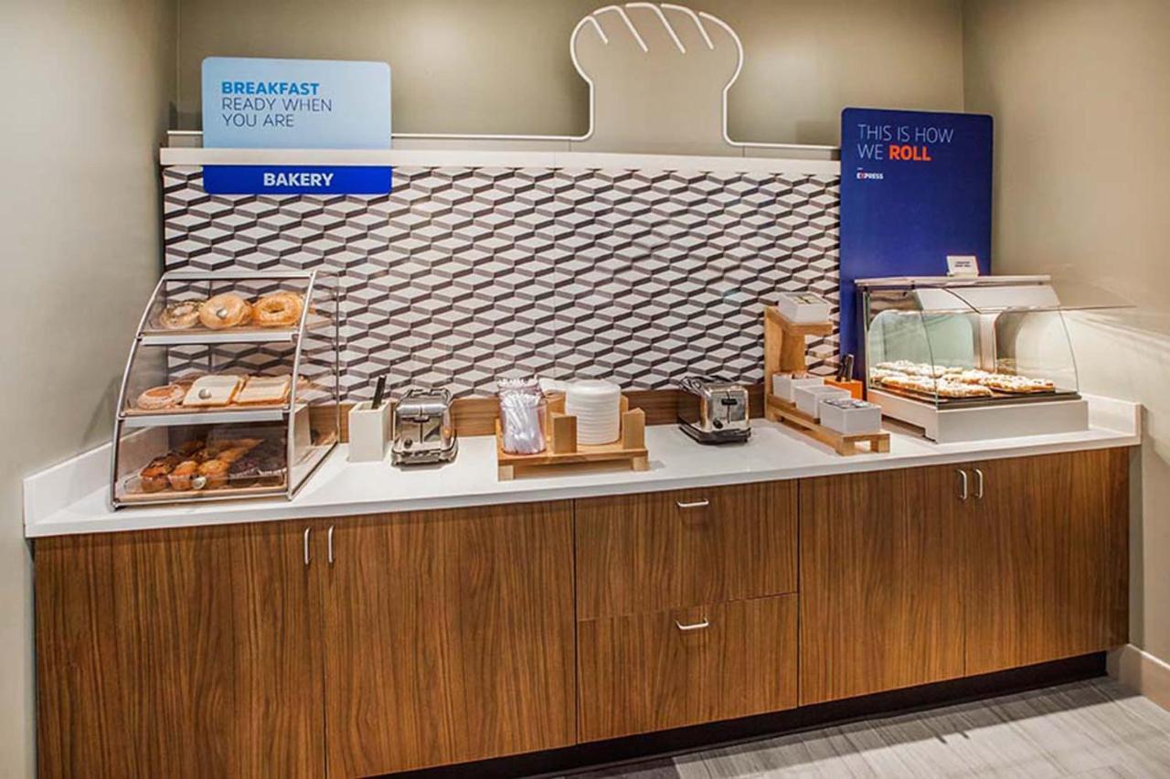 Holiday Inn Express Frazer - Malvern By Ihg Экстерьер фото